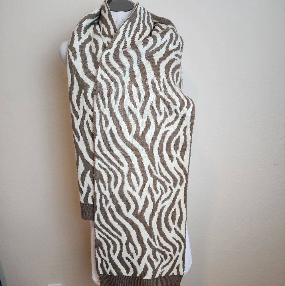 Jessica Simpson Animal Print Rectangle Cream & Tan Women's Knit Scarf NWOT